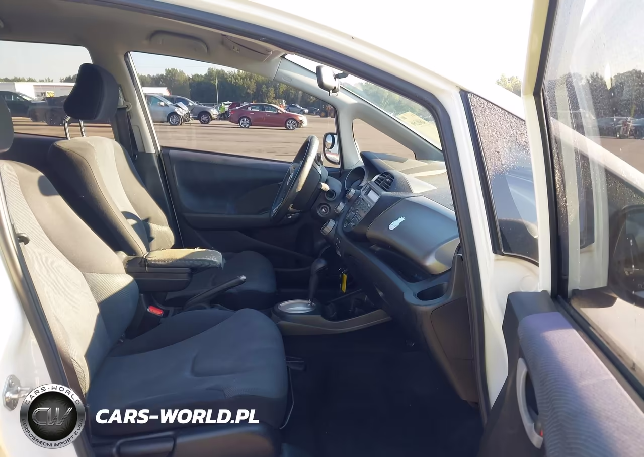 2011 Honda Fit Sport VIN:JHMGE8H56BS005112 - 5