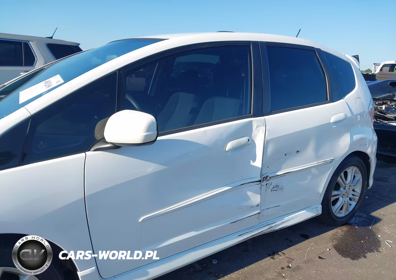 2011 Honda Fit Sport VIN:JHMGE8H56BS005112 - 6