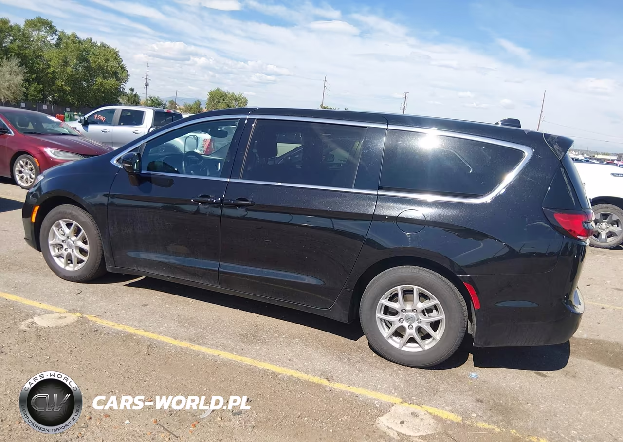 2025 Chrysler Pacifica Select VIN:2C4RC1BG9SR532418 - 14