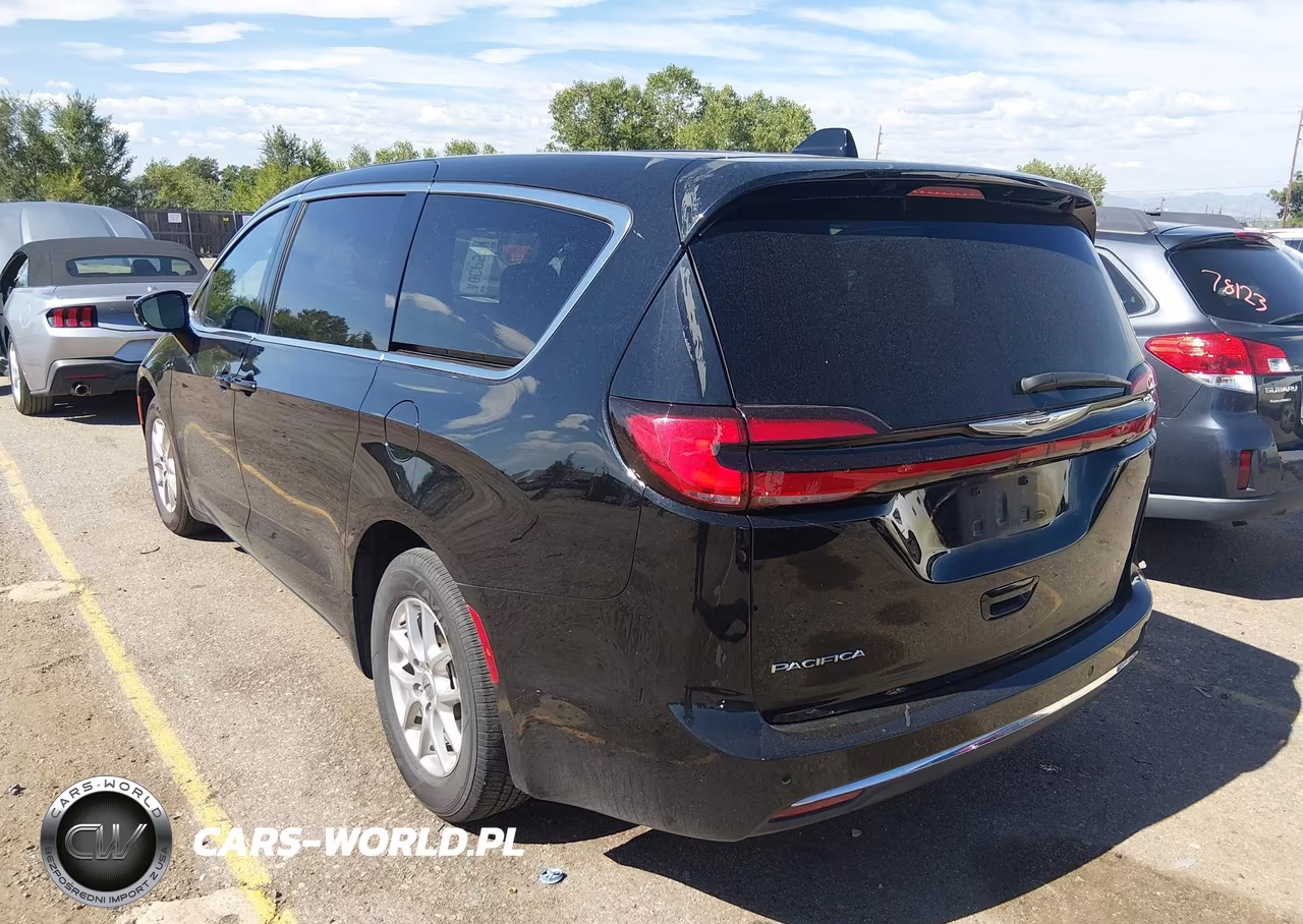 2025 Chrysler Pacifica Select VIN:2C4RC1BG9SR532418 - 3