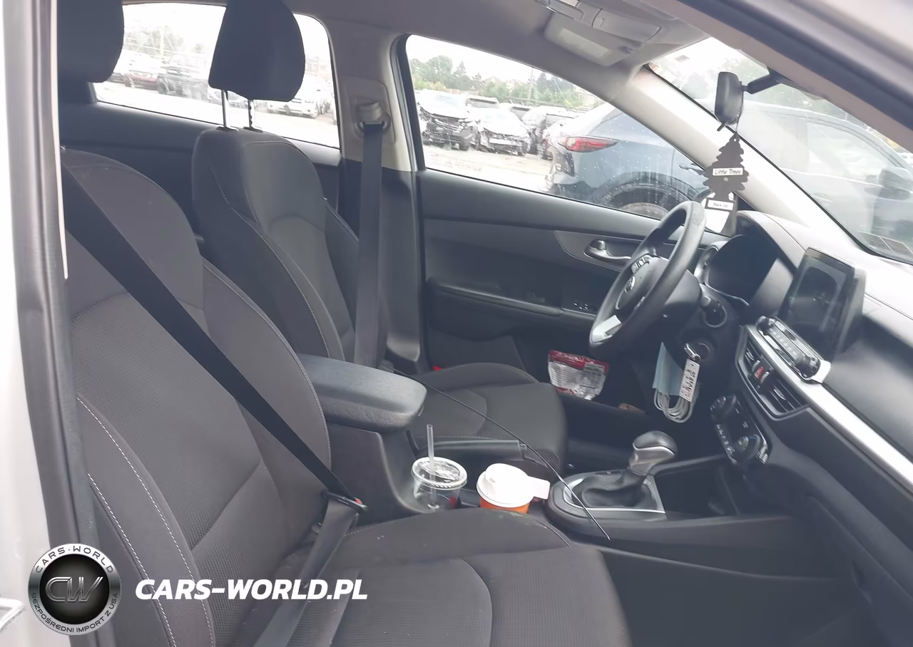 2019 Kia Forte Lxs VIN:3KPF24AD5KE100134 - 5