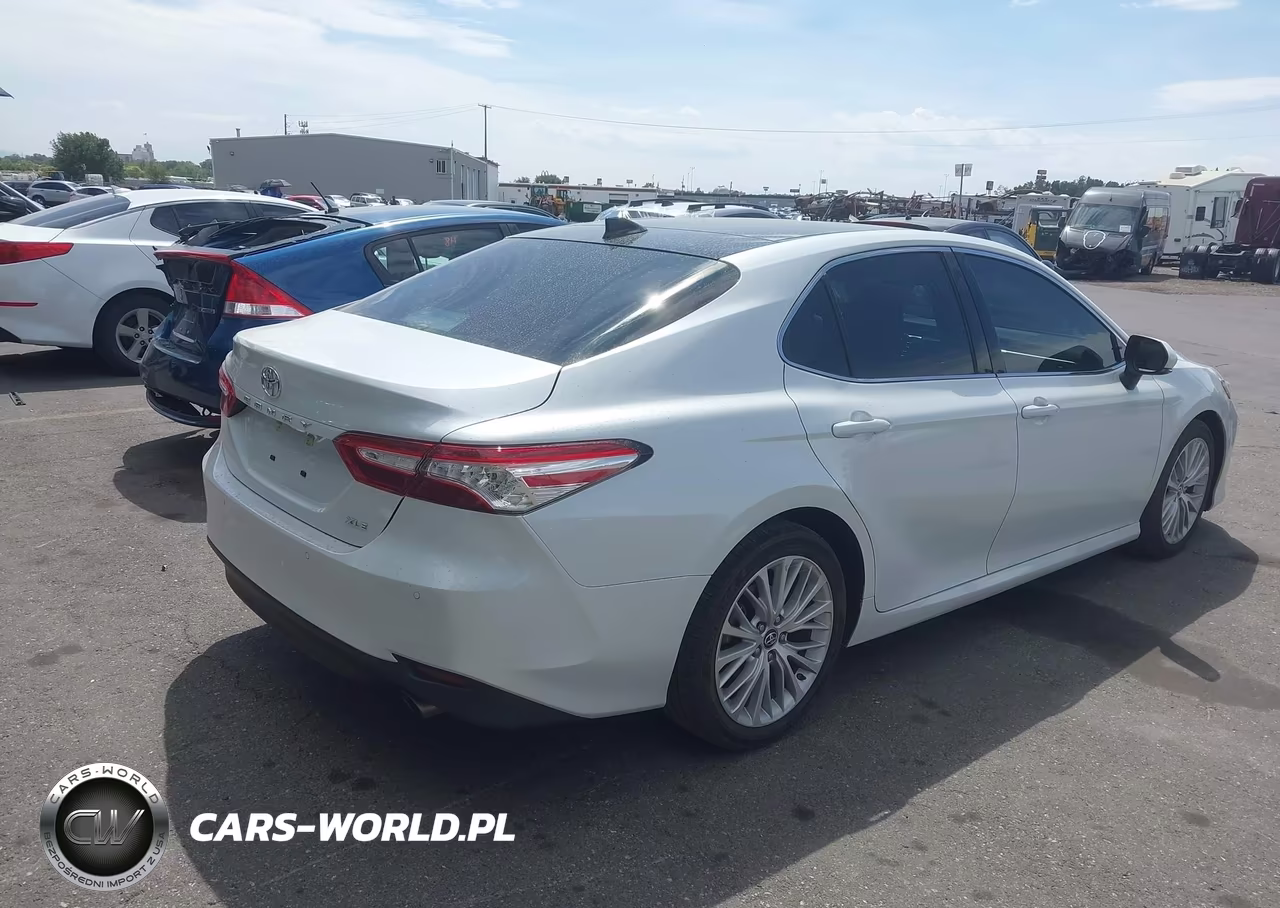 2018 Toyota Camry Xle VIN:4T1B11HK5JU046561 - 4
