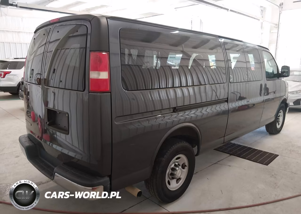 2017 Chevrolet Express 3500 Lt VIN:1GAZGPFF6H1247691 - 4