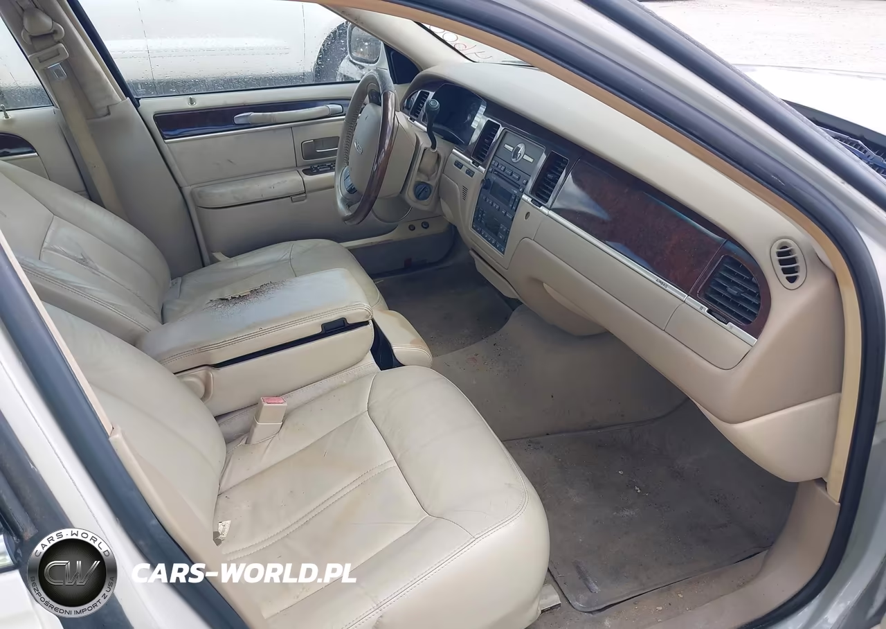 2007 Lincoln Town Car Signature Limited VIN:1LNHM82V27Y601755 - 5