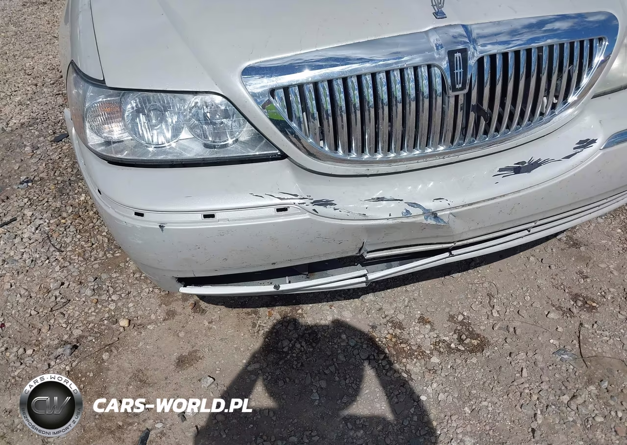 2007 Lincoln Town Car Signature Limited VIN:1LNHM82V27Y601755 - 6