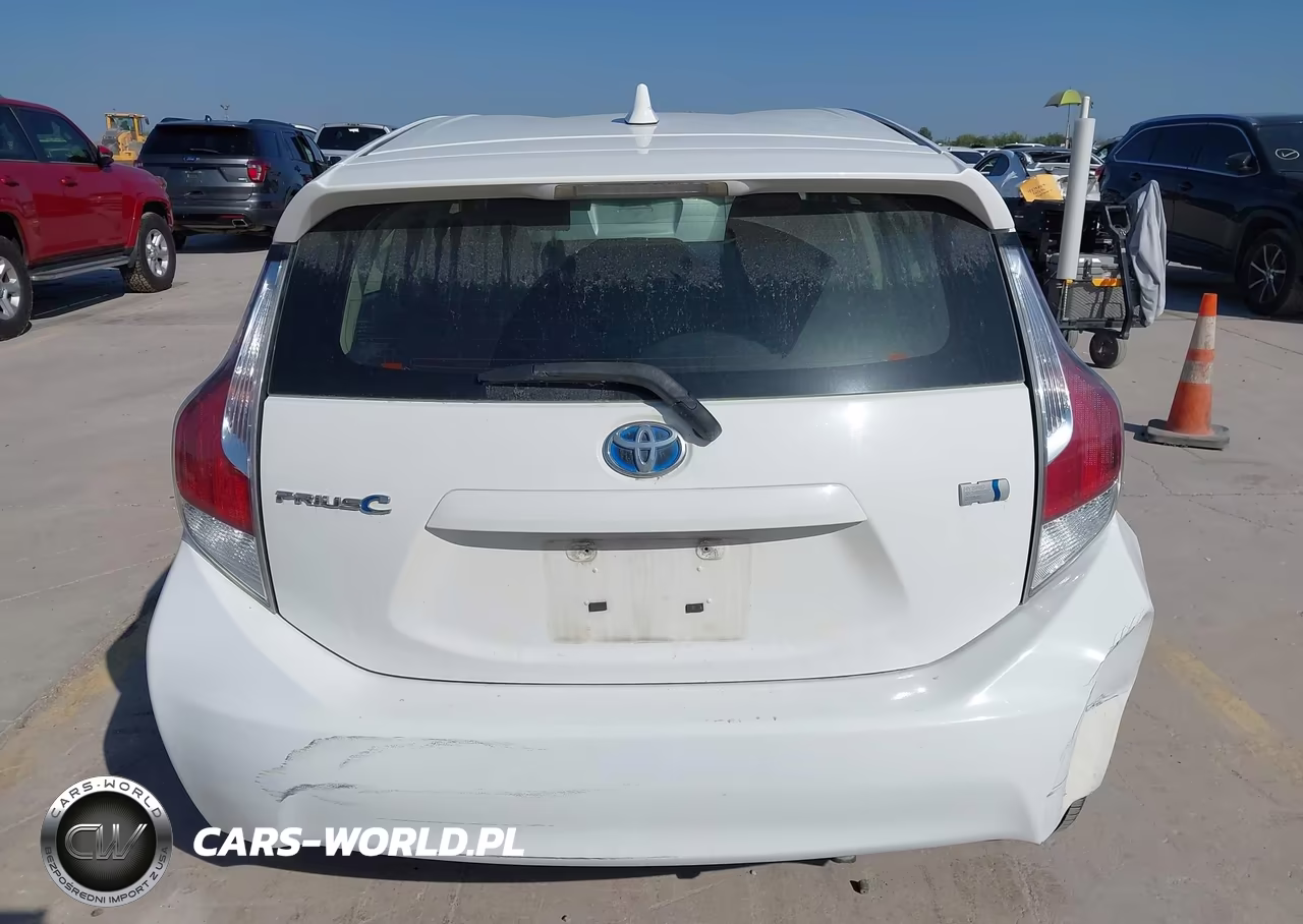 2015 Toyota Prius C Two VIN:JTDKDTB36F1101245 - 16