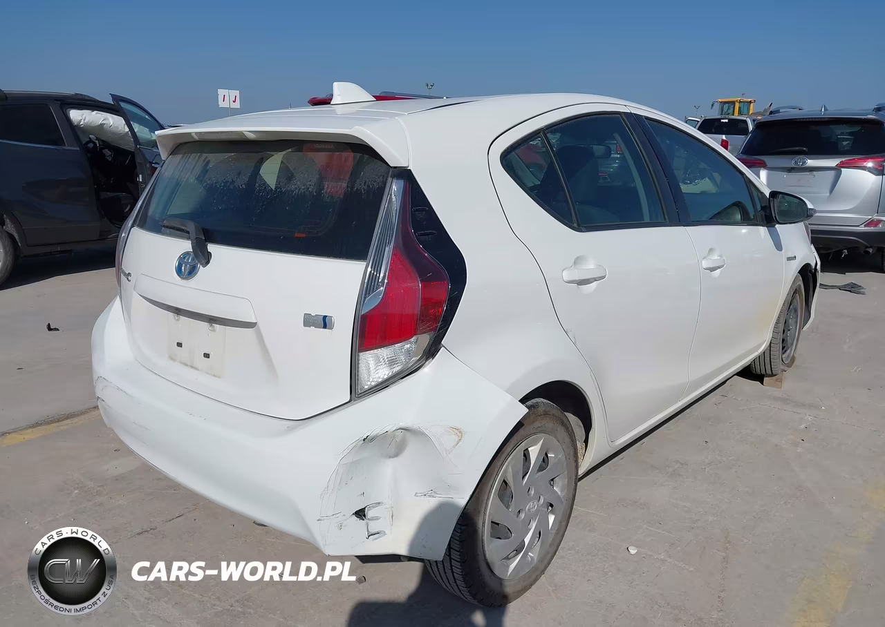 2015 Toyota Prius C Two VIN:JTDKDTB36F1101245 - 4