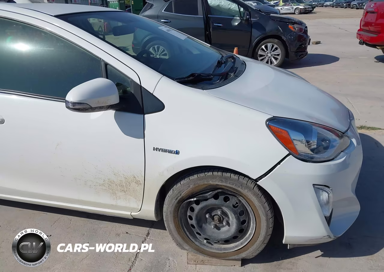 2015 Toyota Prius C Two VIN:JTDKDTB36F1101245 - 6