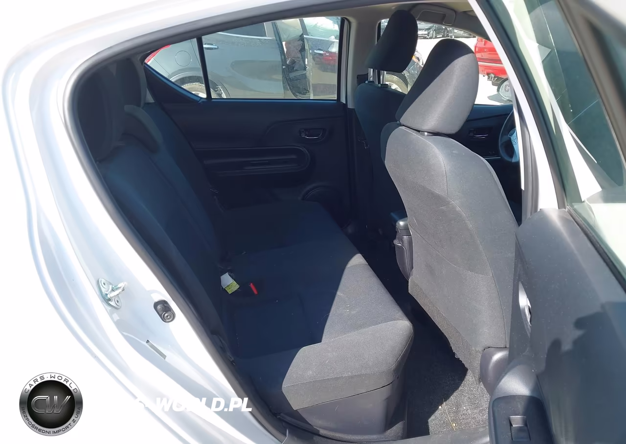 2015 Toyota Prius C Two VIN:JTDKDTB36F1101245 - 8