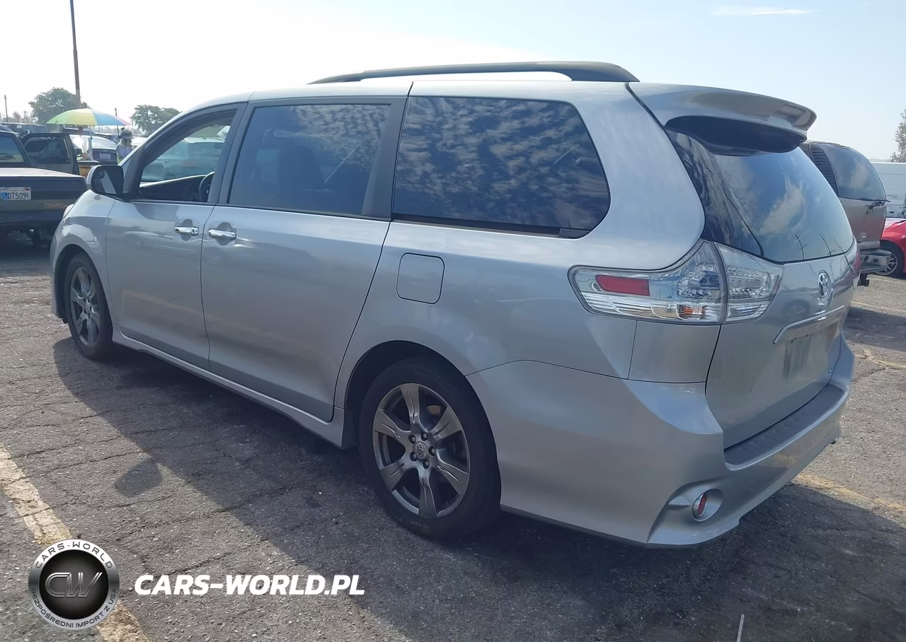 2017 Toyota Sienna Se 8 Passenger VIN:5TDXZ3DC7HS847875 - 3
