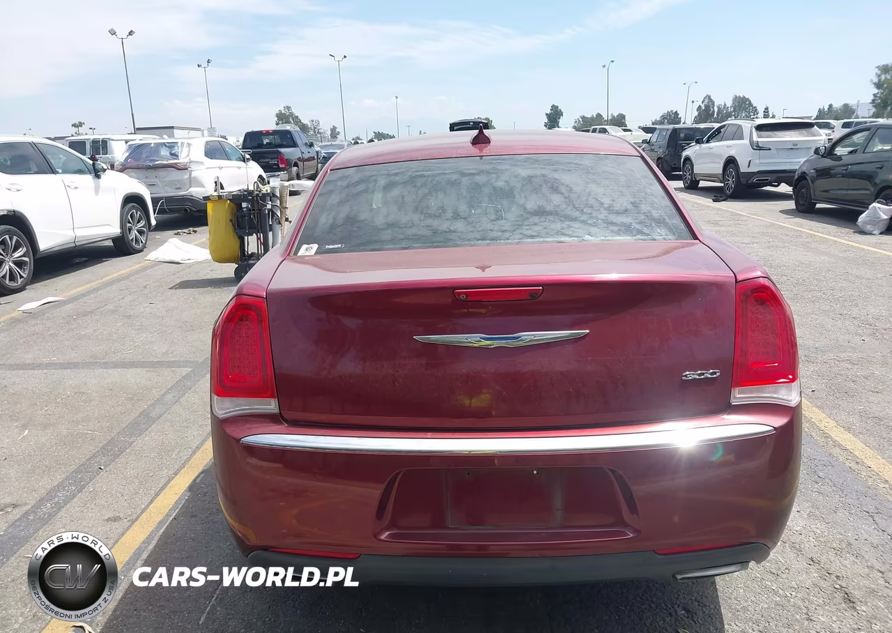 2018 Chrysler 300 Limited VIN:2C3CCAEG3JH123034 - 17