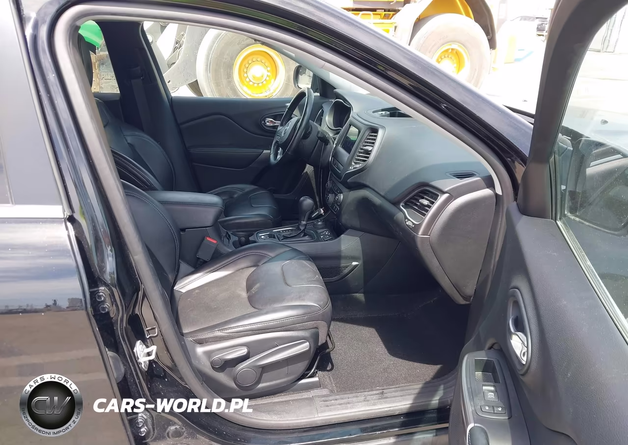 2020 Jeep Cherokee Latitude Plus 4X4 VIN:1C4PJMLB5LD567754 - 5