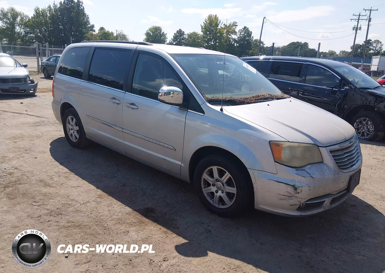 2012 Chrysler Town & Country Touring-L – zdjęcie 1 z 11