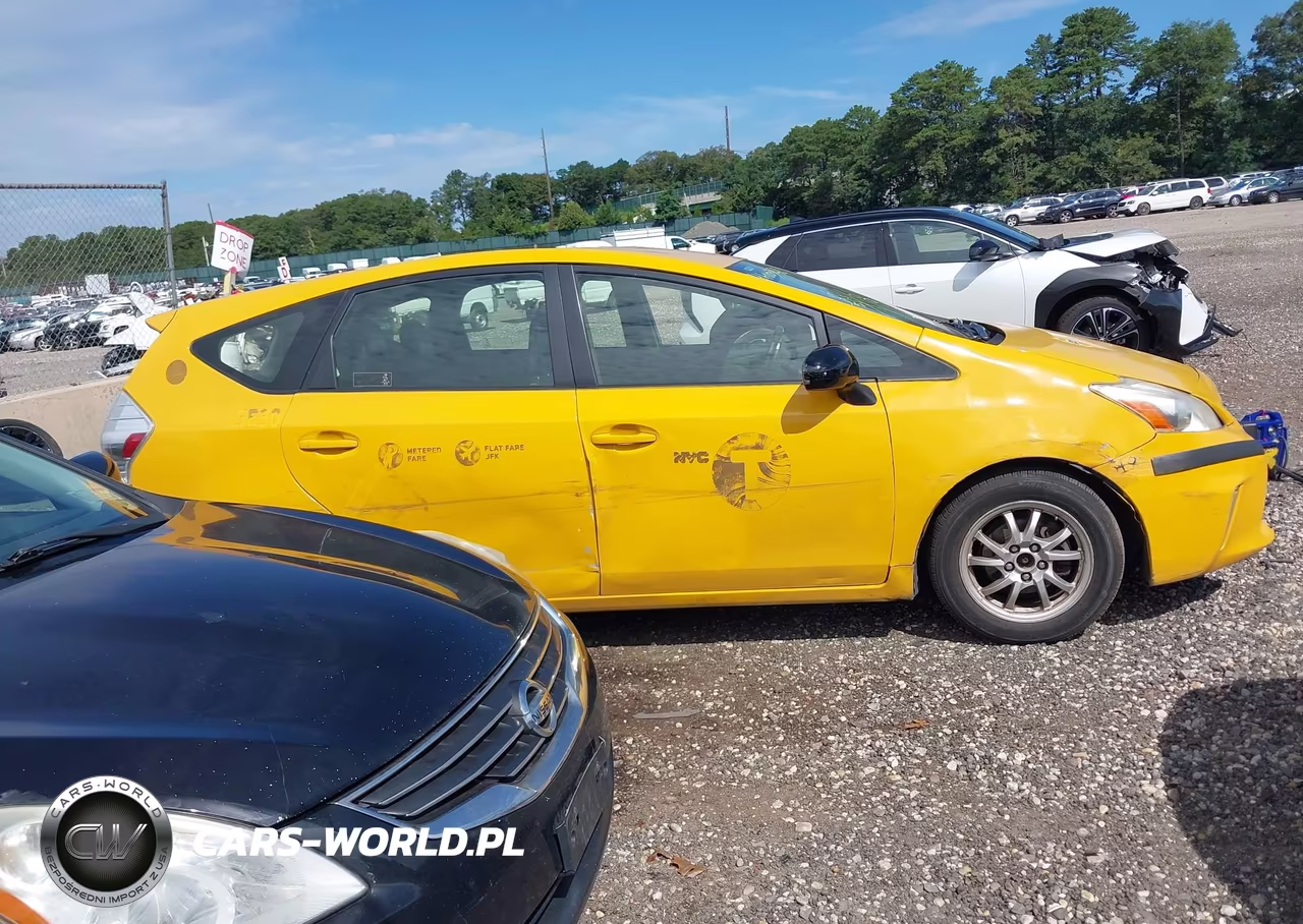 2014 Toyota Prius V Two VIN:JTDZN3EU2EJ010780 - 13