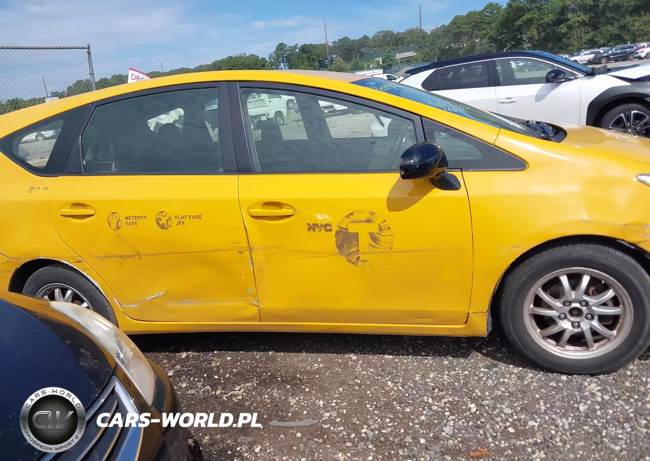 2014 Toyota Prius V Two VIN:JTDZN3EU2EJ010780 - 19