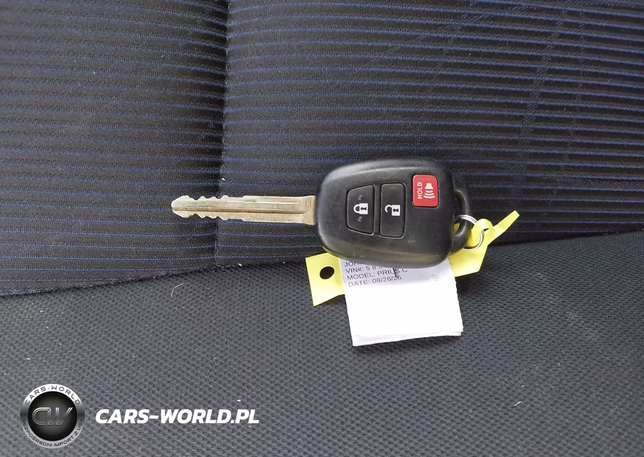 2015 Toyota Prius C Two VIN:JTDKDTB32F1583678 - 11