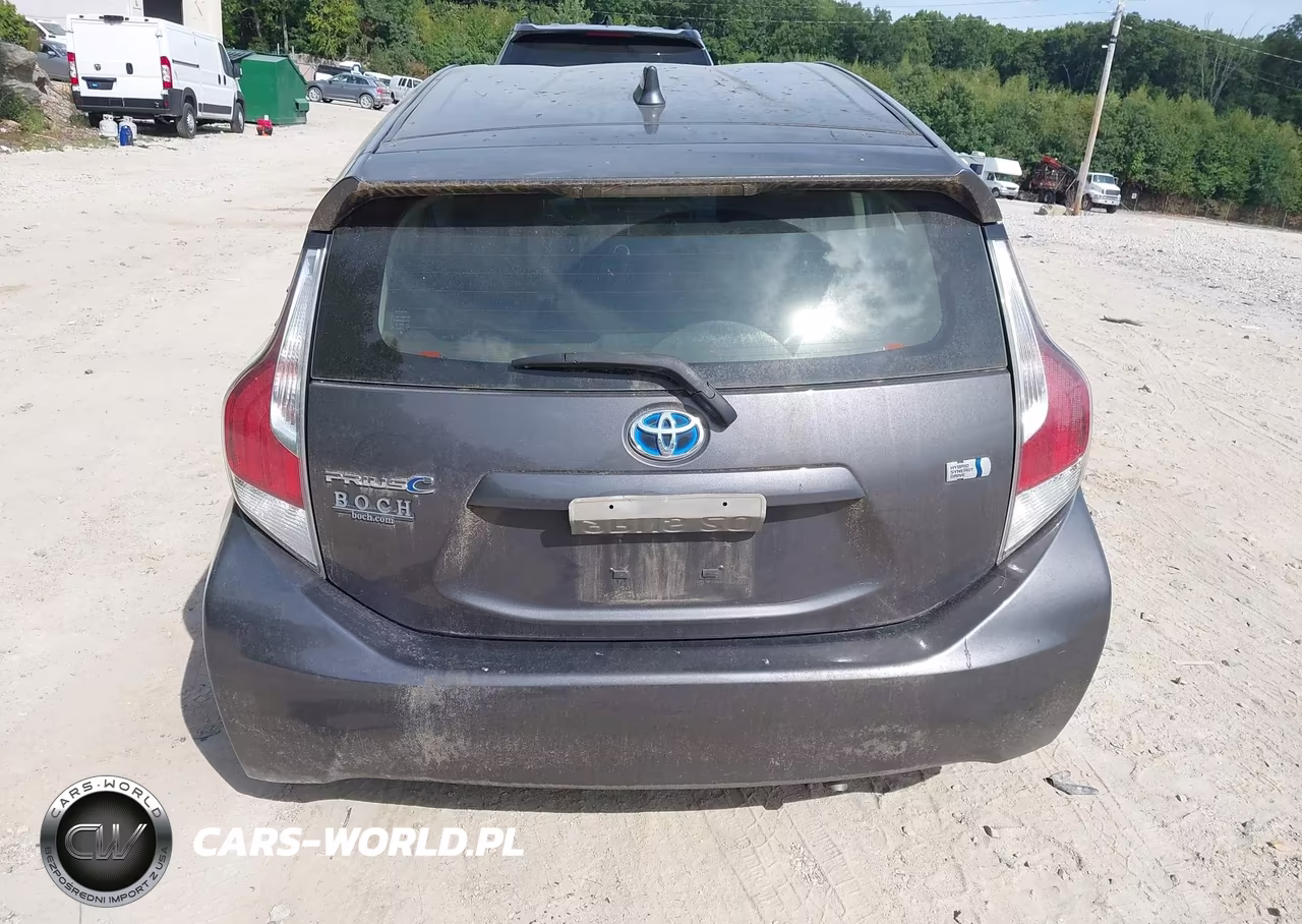2015 Toyota Prius C Two VIN:JTDKDTB32F1583678 - 16