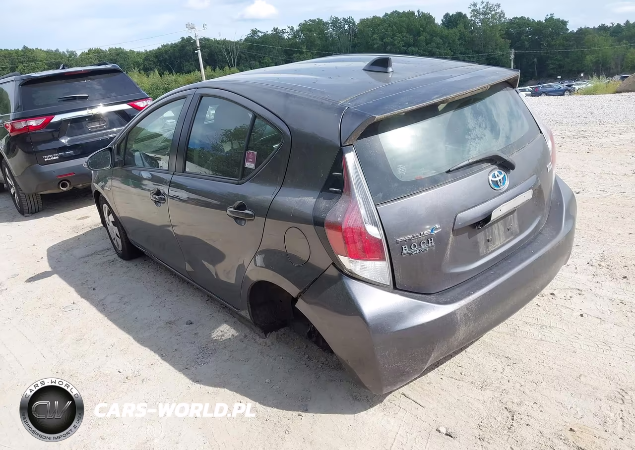 2015 Toyota Prius C Two VIN:JTDKDTB32F1583678 - 3