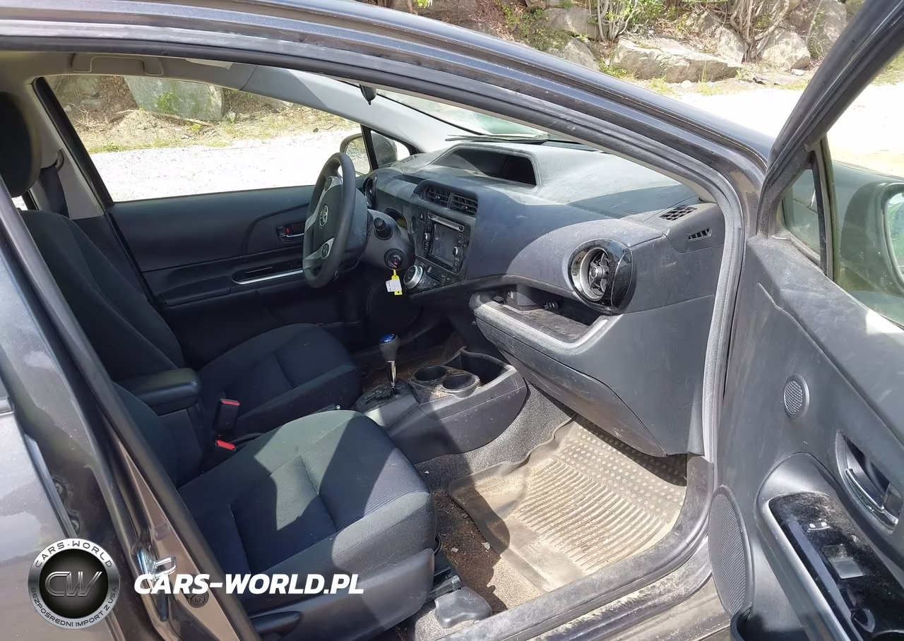 2015 Toyota Prius C Two VIN:JTDKDTB32F1583678 - 5
