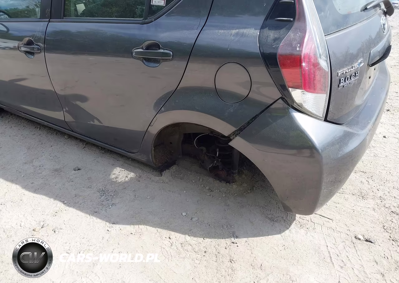 2015 Toyota Prius C Two VIN:JTDKDTB32F1583678 - 6