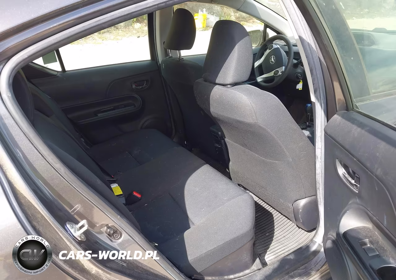 2015 Toyota Prius C Two VIN:JTDKDTB32F1583678 - 8