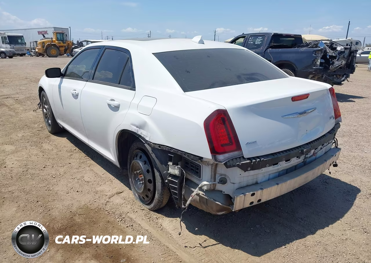 2015 Chrysler 300 300S VIN:2C3CCAGG3FH763720 - 3