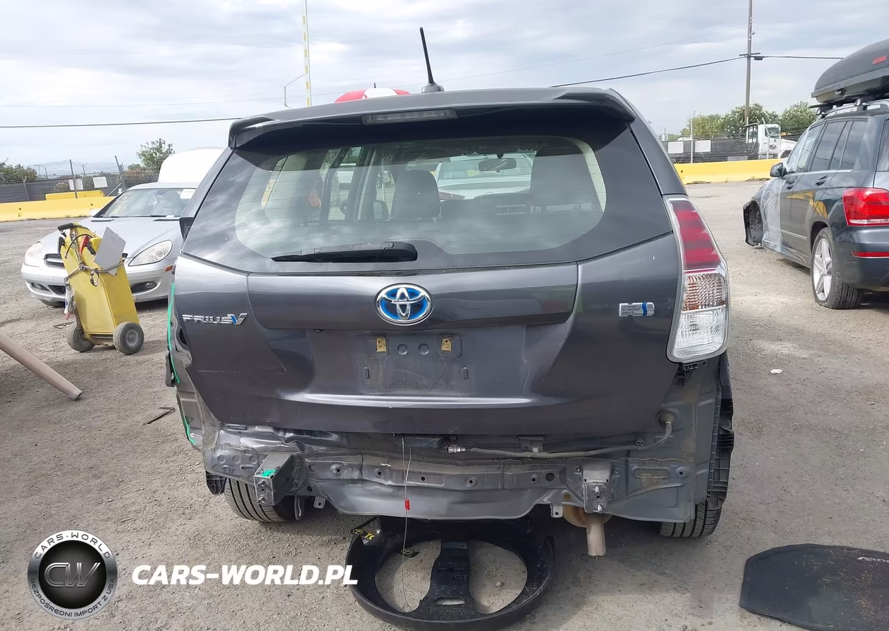 2015 Toyota Prius V Three VIN:JTDZN3EU8FJ031179 - 17
