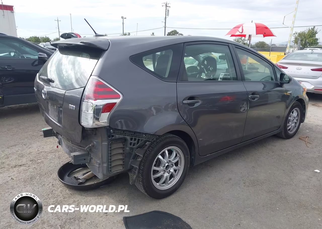 2015 Toyota Prius V Three VIN:JTDZN3EU8FJ031179 - 4