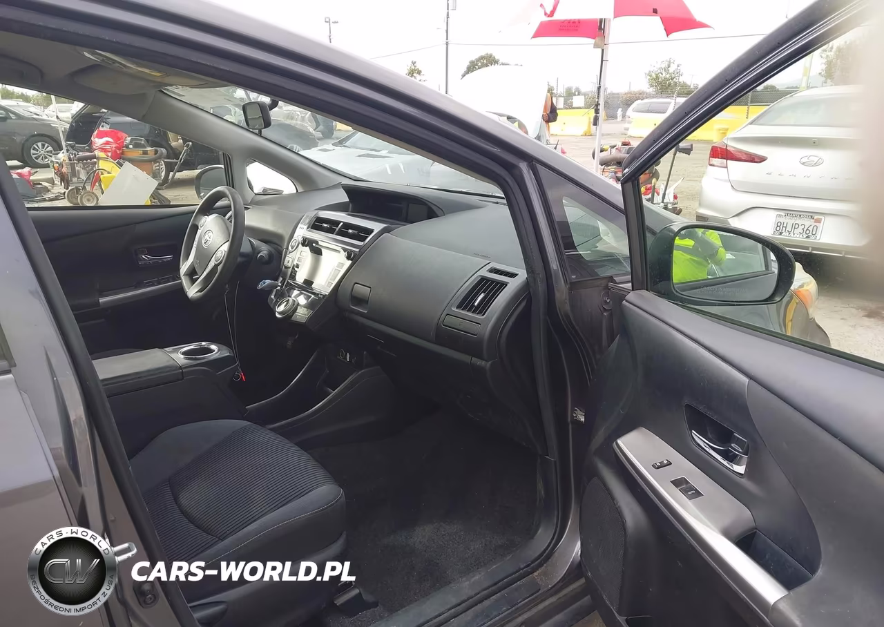 2015 Toyota Prius V Three VIN:JTDZN3EU8FJ031179 - 5
