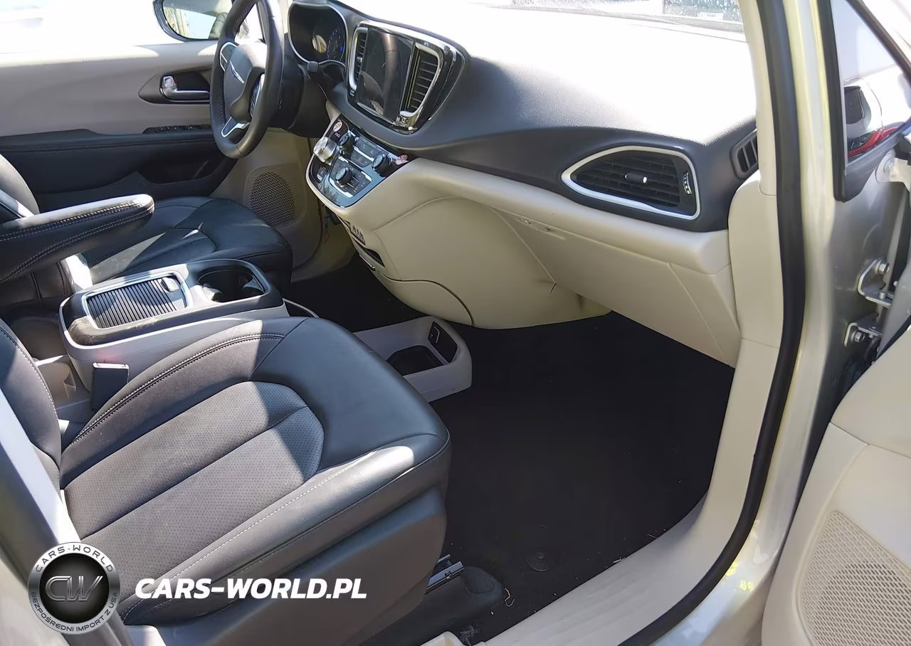 2024 Chrysler Pacifica Touring L VIN:2C4RC1BG4RR139551 - 5