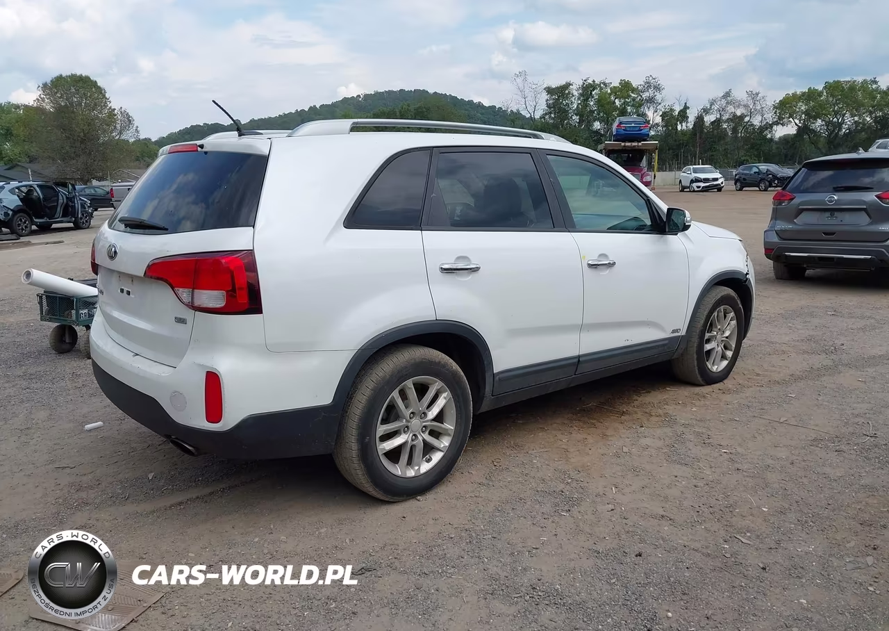 2015 Kia Sorento Lx V6 VIN:5XYKTDA72FG564075 - 4