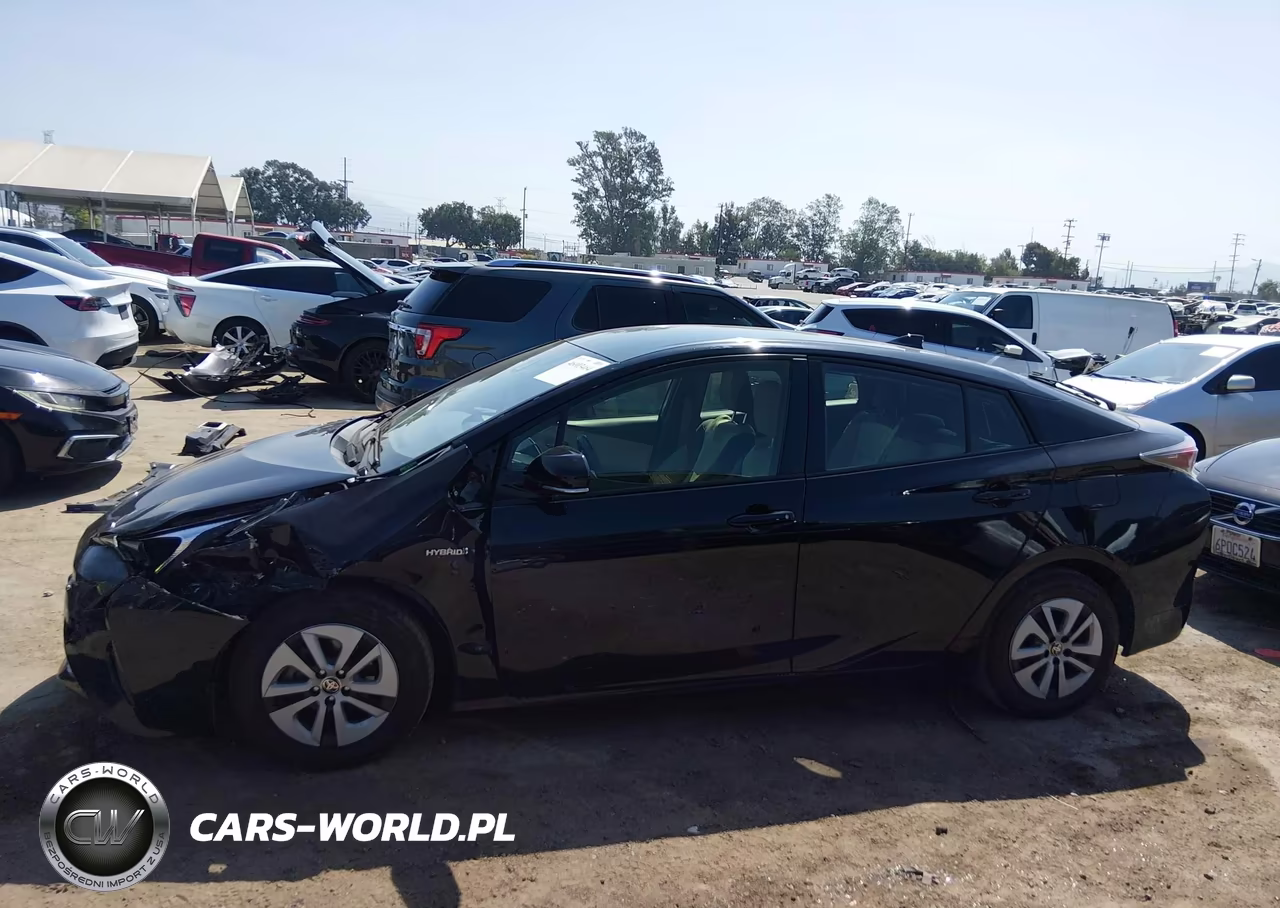 2018 Toyota Prius Three VIN:JTDKARFU2J3549445 - 14