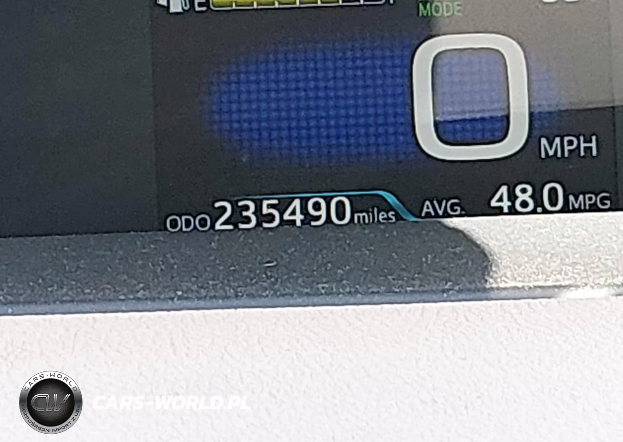 2018 Toyota Prius Three VIN:JTDKARFU2J3549445 - 15
