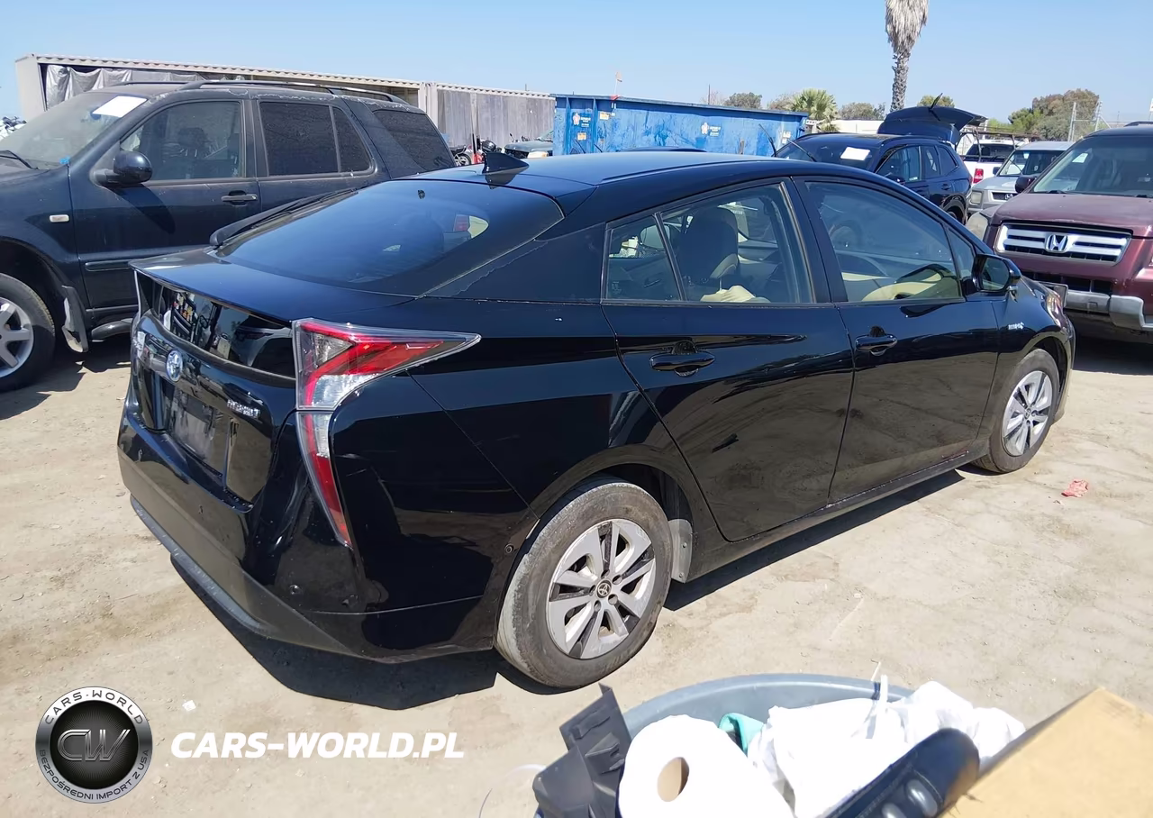 2018 Toyota Prius Three VIN:JTDKARFU2J3549445 - 4