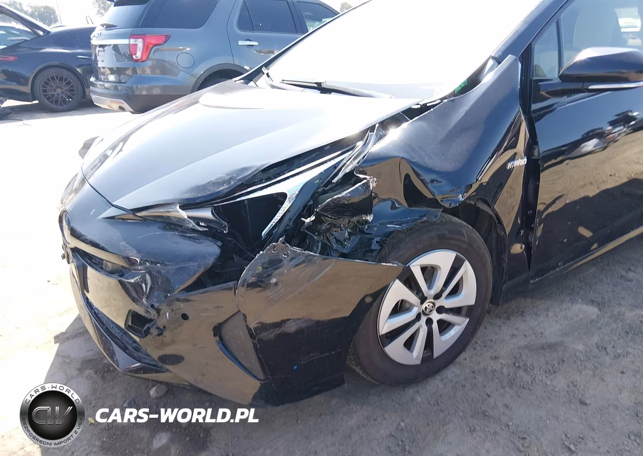 2018 Toyota Prius Three VIN:JTDKARFU2J3549445 - 6