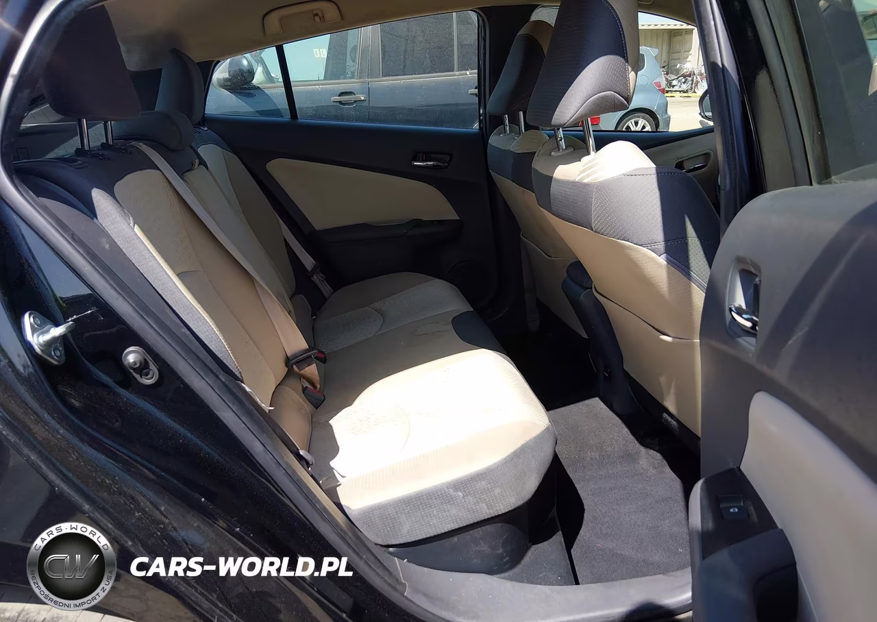 2018 Toyota Prius Three VIN:JTDKARFU2J3549445 - 8