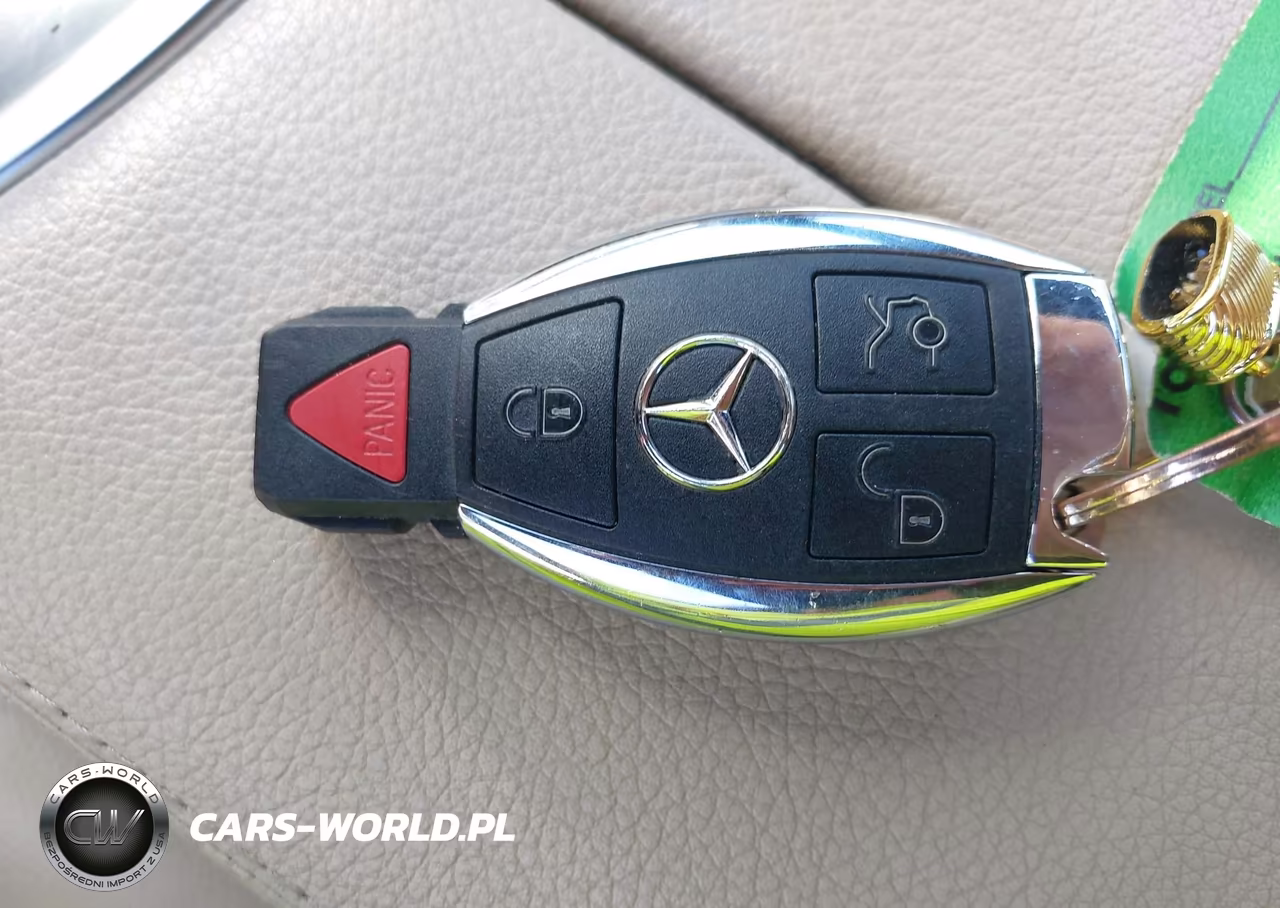 2018 Mercedes-Benz C 300 4Matic VIN:55SWF4KB7JU246303 - 11