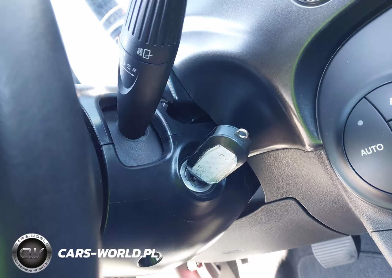 2015 Fiat 500E Battery Electric VIN:3C3CFFGE4FT549815 - 11