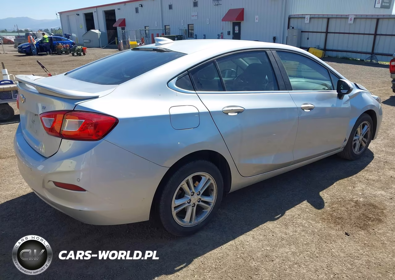 2018 Chevrolet Cruze Lt Auto VIN:1G1BE5SMXJ7116976 - 4