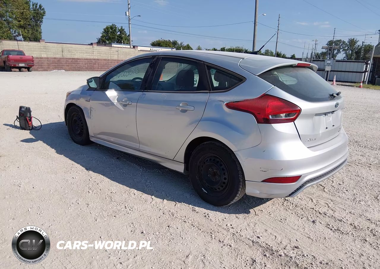 2016 Ford Focus Se VIN:1FADP3K25GL387107 - 3