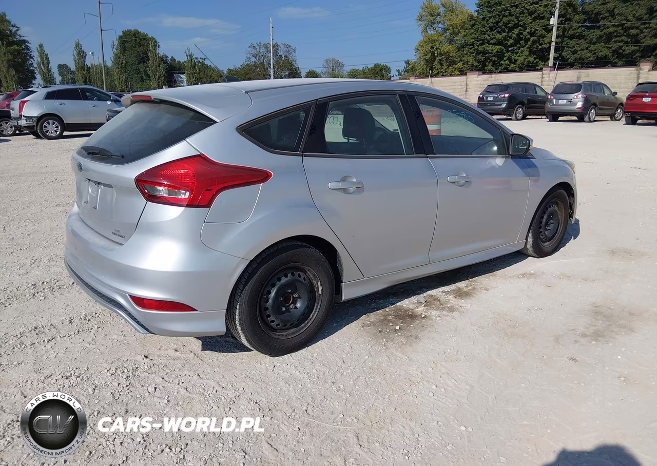 2016 Ford Focus Se VIN:1FADP3K25GL387107 - 4