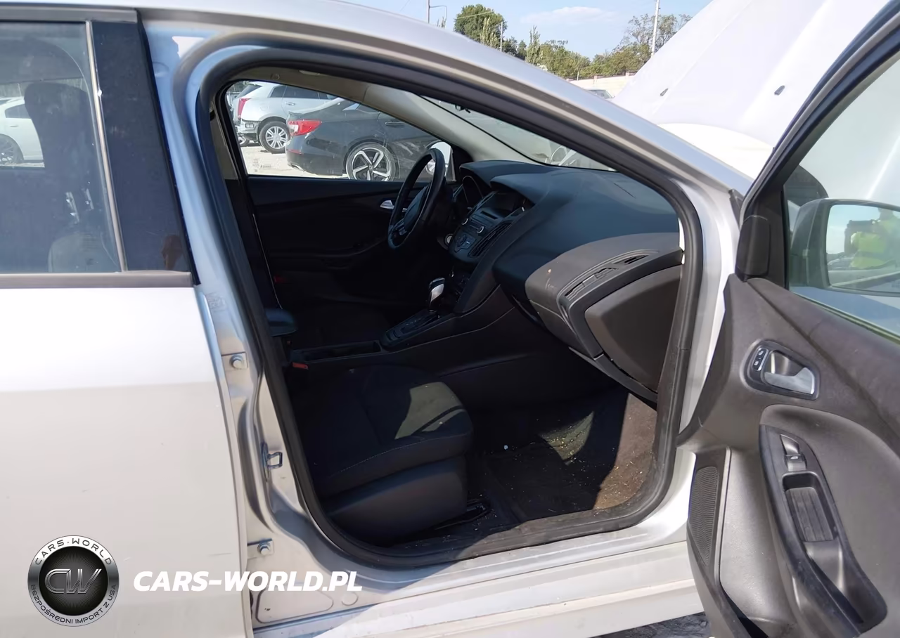 2016 Ford Focus Se VIN:1FADP3K25GL387107 - 5