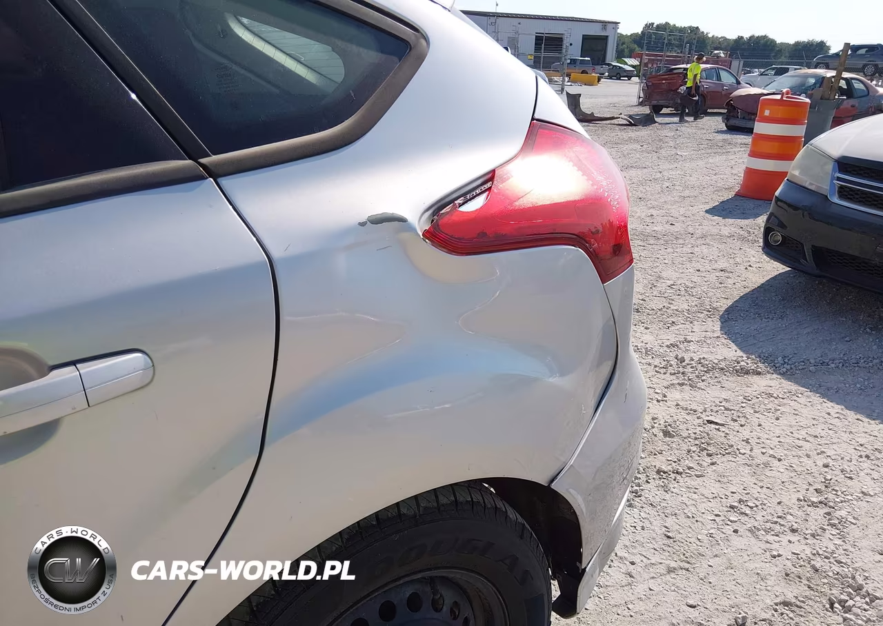 2016 Ford Focus Se VIN:1FADP3K25GL387107 - 6
