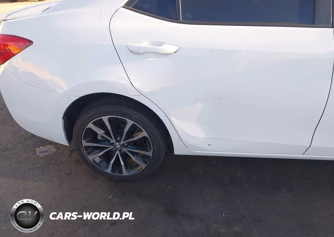 2018 Toyota Corolla Se VIN:5YFBURHE9JP747010 - 18