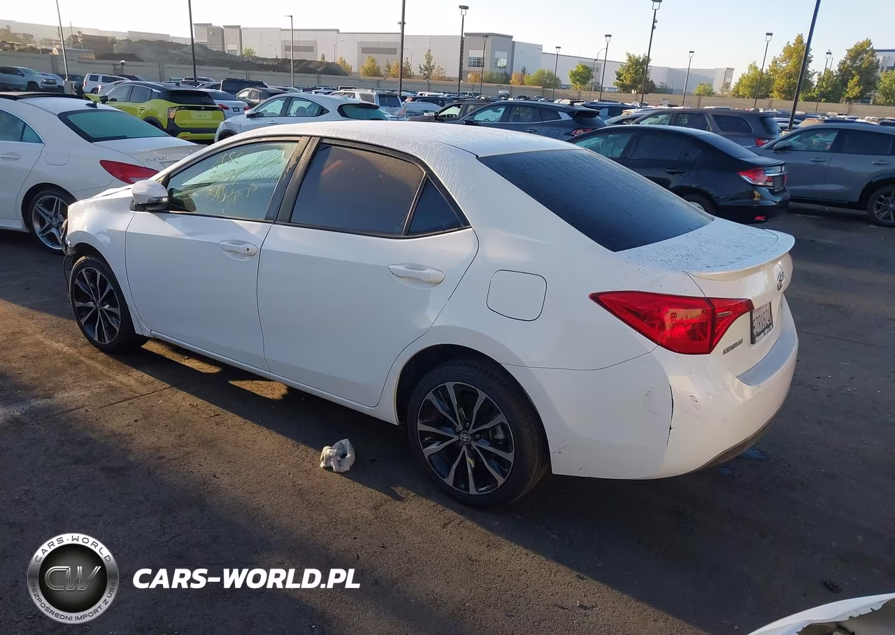 2018 Toyota Corolla Se VIN:5YFBURHE9JP747010 - 3