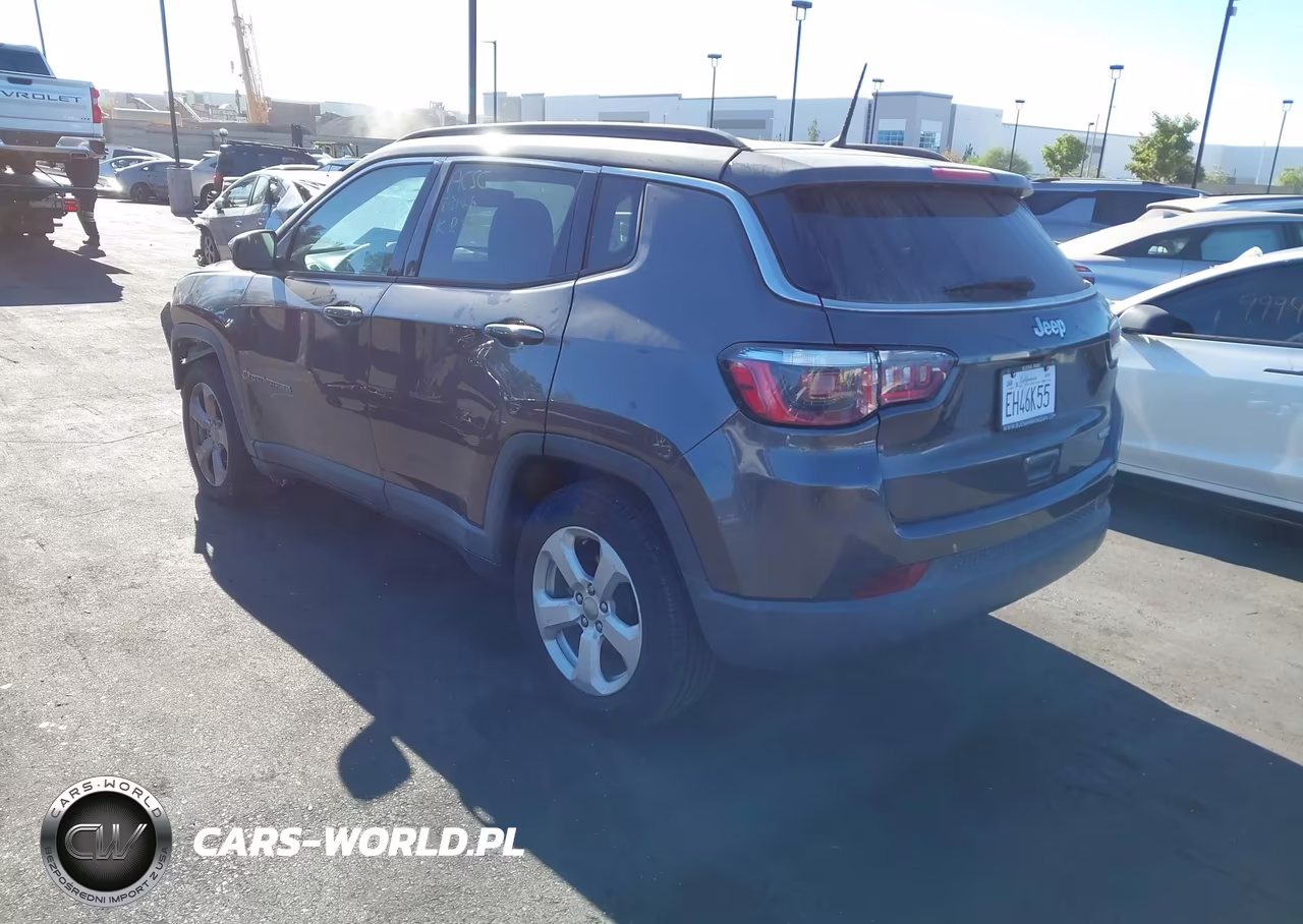 2018 Jeep Compass Latitude VIN:3C4NJCBB4JT411635 - 3