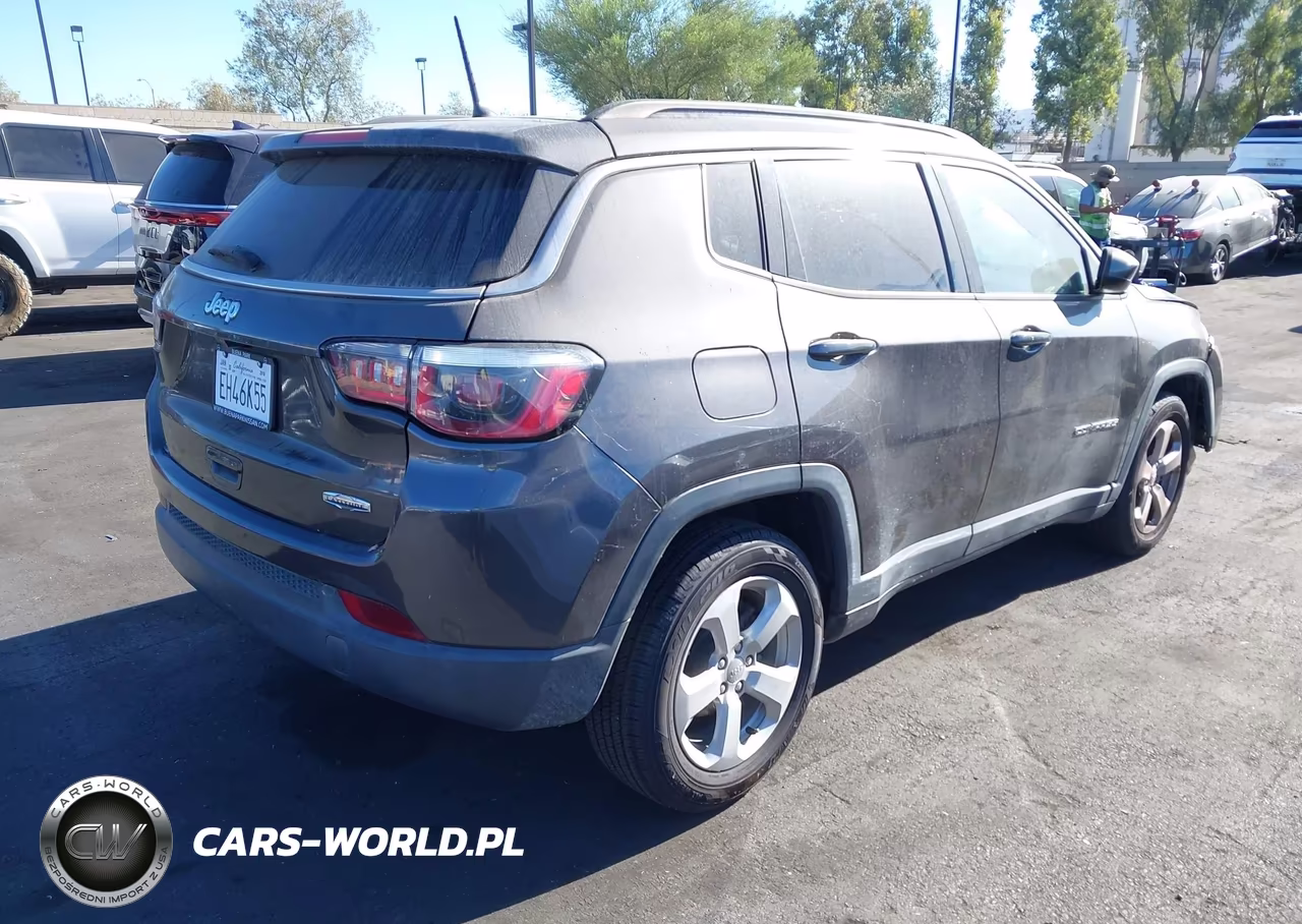 2018 Jeep Compass Latitude VIN:3C4NJCBB4JT411635 - 4