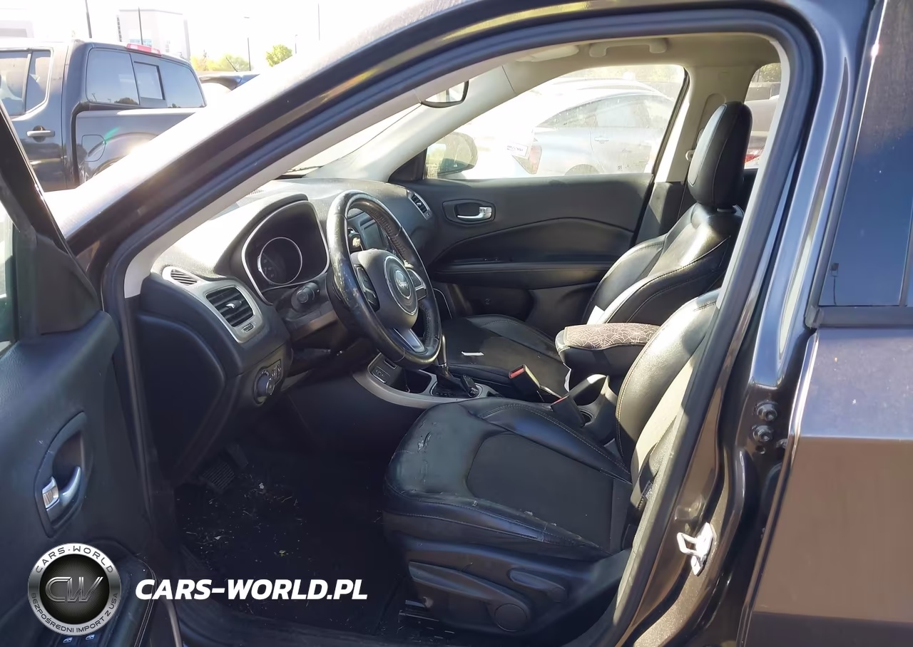 2018 Jeep Compass Latitude VIN:3C4NJCBB4JT411635 - 5