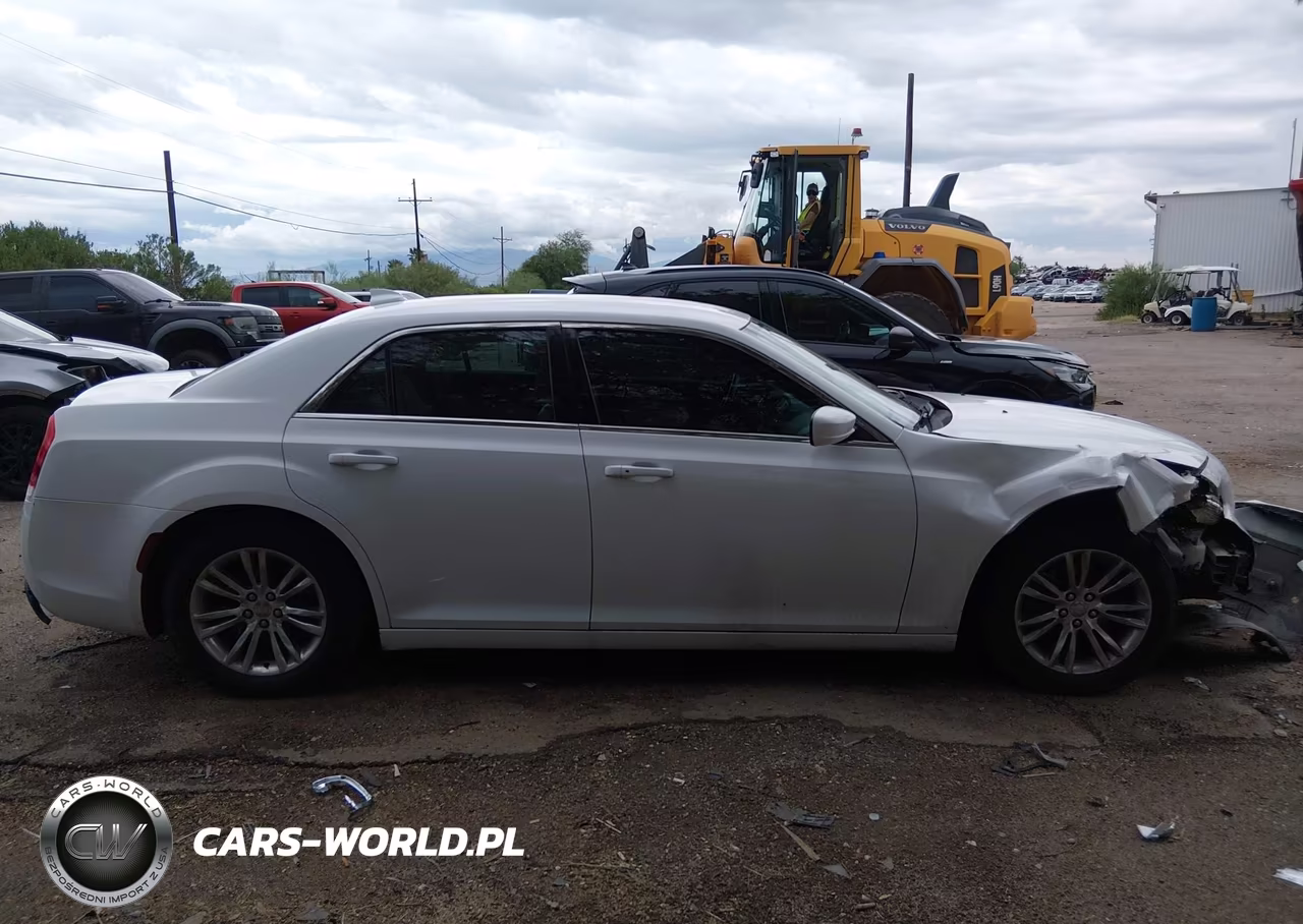 2015 Chrysler 300 Limited VIN:2C3CCAAG8FH802102 - 13