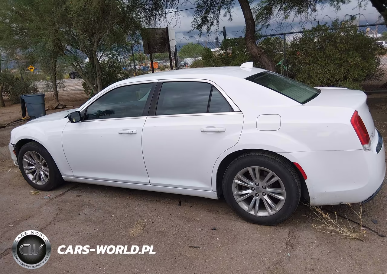 2015 Chrysler 300 Limited VIN:2C3CCAAG8FH802102 - 14